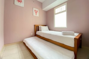 4 bedrooms, free WiFi - Comfort And Elegant 4Br Combined At Springlake Summarecon Bekasi Apartment (Bekasi)