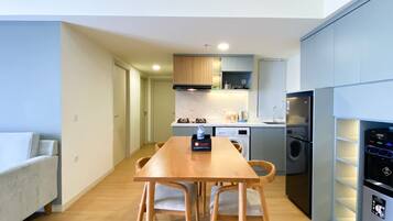 Căn hộ | Bếp riêng | Tủ lạnh, bếp nấu, nồi cơm, dụng cụ nấu nướng/bát dĩa/dao nĩa