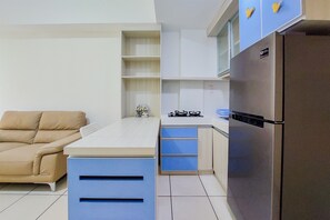 Apartamento | Cozinha privada | Geladeira grande, cooktop