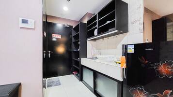 Apartment | Private kitchen | Full-size fridge, stovetop, rice cooker, cookware/dishes/utensils