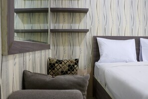Free WiFi - Cozy And Enjoy Studio Room At Green Pramuka City Apartment (Jakarta)