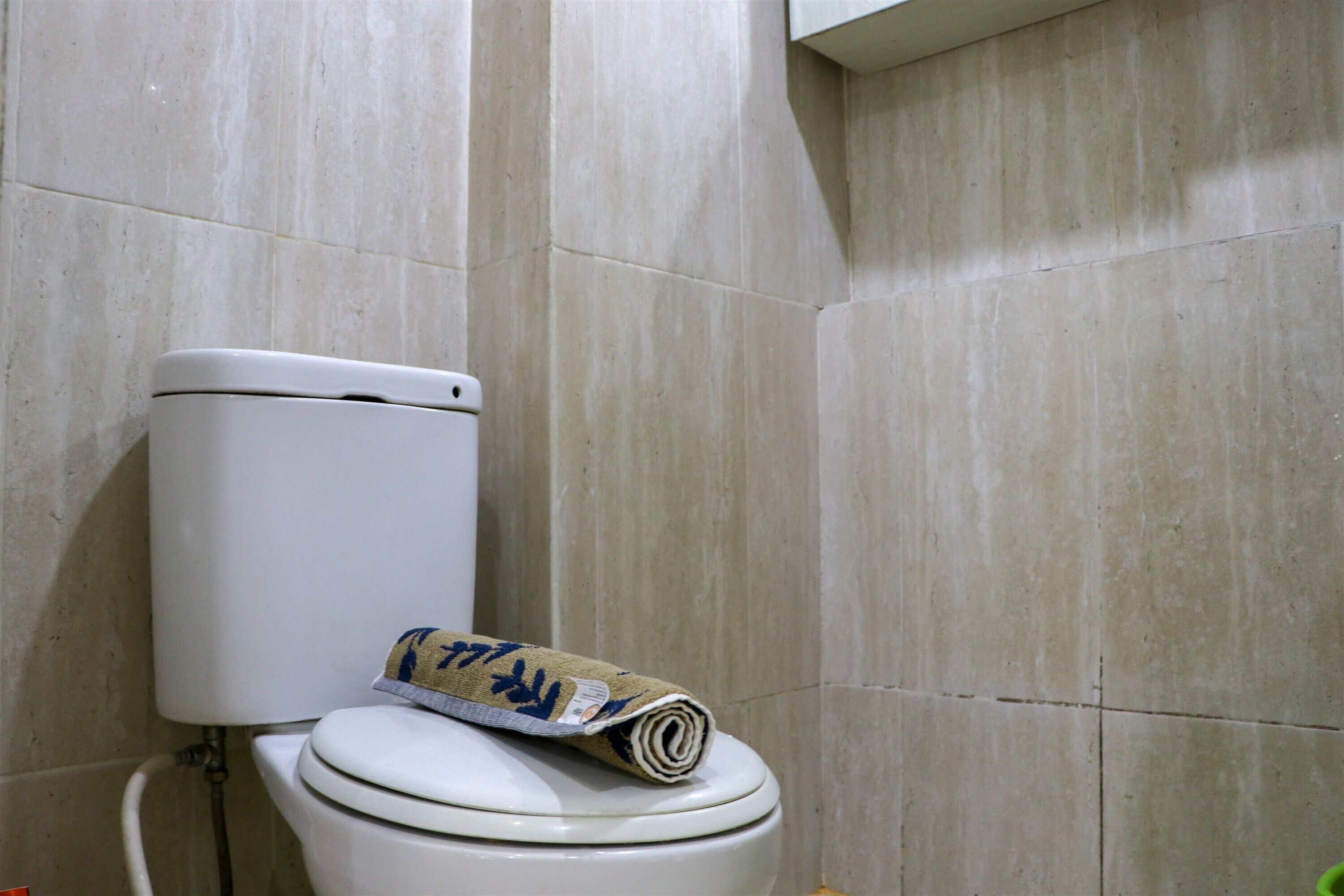Apartemen | Kamar mandi | Shower dan handuk