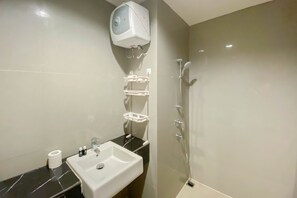Apartment | Bilik Mandi | Pancuran mandi, tuala disediakan 