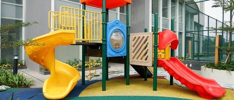 منطقة لعب الأطفال - خارجية