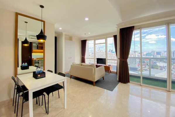 Private kitchen - Spacious And Combined 2Br At Menteng Park Apartment (Jakarta)