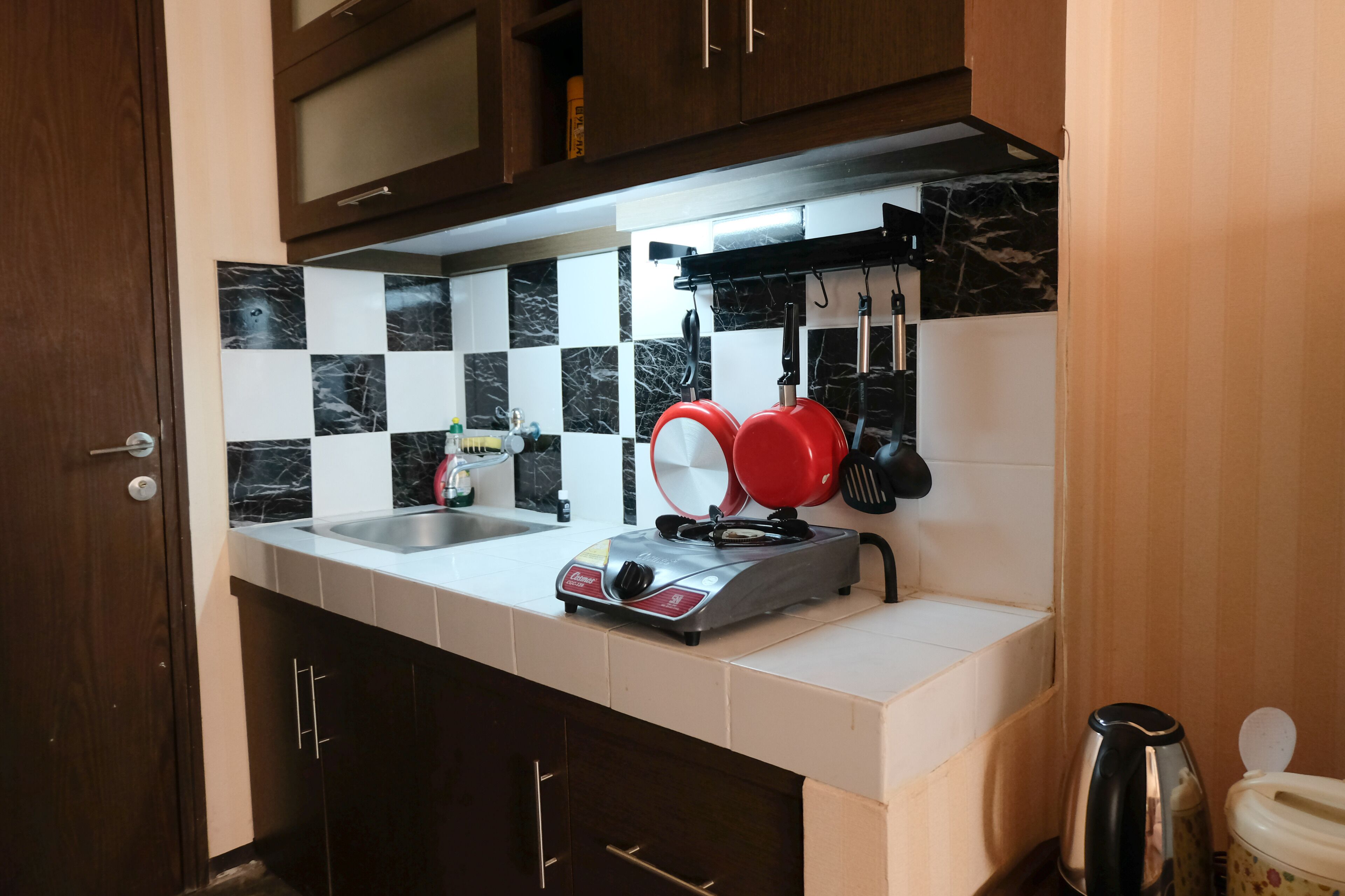 Appartamento | Cucina privata | Frigorifero con congelatore, piano cottura, risottiera