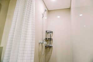 Apartment | Badezimmer | Dusche, Handtücher