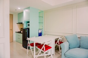 Apartamento | Cozinha privada | Geladeira grande, cooktop, panela elétrica de arroz