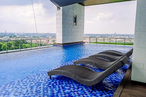 Spacious And Elegant 2Br At 35Th Floor Hillcrest House Apartment