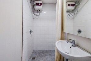 Bathroom - Cozy Stay Studio At Kubikahomy Apartment (Pagedangan)