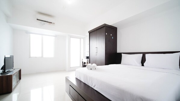 Apartment - Simple And Cozy Studio Apartment At Tanglin Supermall Mansion (Surabaya)
