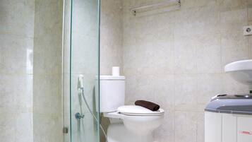 Apartment | Badezimmer | Dusche, Handtücher