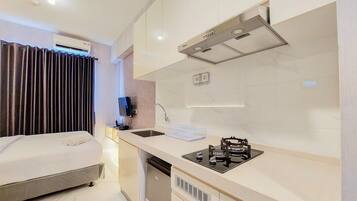 Apartamento | Cozinha privada | Geladeira grande, cooktop