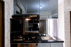 Private kitchen - Great Deal 2Br Apartment At 7Th Floor Gateway Ahmad Yani Cicadas (Bandung)