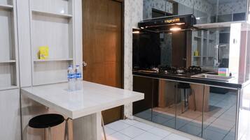 Apartment | Private kitchen | Full-size fridge, stovetop, rice cooker, cookware/dishes/utensils