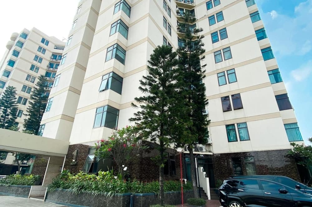 Homey 2Br Apartment Crown Court Executive Condominium