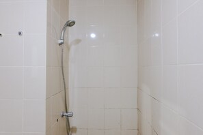 Apartment | Badezimmer | Dusche, Handtücher