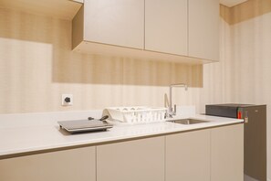 Apartment | Private kitchen | Full-sized fridge, stovetop, rice cooker, cookware/dishes/utensils - Modern Look 1Br With Golf Island And Sea View Gold Coast Apartment (Jakarta)