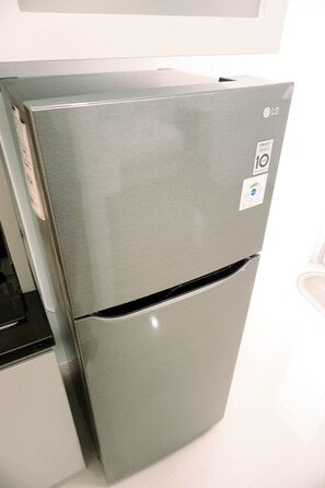 Apartment | Eigene Küche | Großer Kühlschrank, Herdplatte, Reiskocher