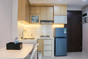 Apartament | Cuina privada | Frigorífic gran, placa de cuina i arrossera 