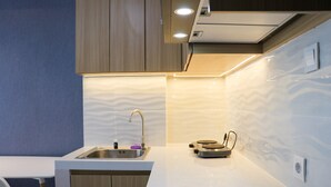 Căn hộ | Bếp riêng | Tủ lạnh, bếp nấu, nồi cơm, dụng cụ nấu nướng/bát dĩa/dao nĩa 