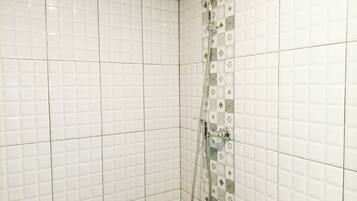 Apartment | Bathroom | Shower, towels