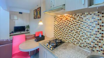 Apartment | Private kitchen | Full-size fridge, stovetop, rice cooker, cookware/dishes/utensils