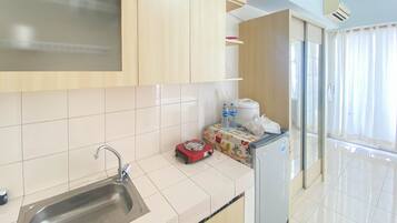 Apartment | Private kitchen | Full-sized fridge, stovetop, rice cooker, cookware/dishes/utensils