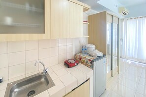 Apartment | Eigene Küche | Großer Kühlschrank, Herdplatte, Reiskocher