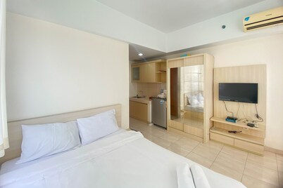 Homey And Cozy Stay Studio Margonda Residence 3 Apartment