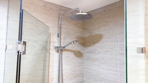 Apartamento | Baño | Ducha y toallas