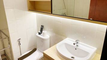 Apartment | Bathroom | Shower, towels