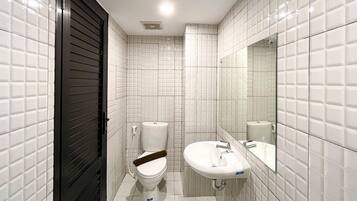 Departamento | Baño | Regadera y toallas