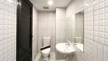 Apartment | Badezimmer | Dusche, Handtücher