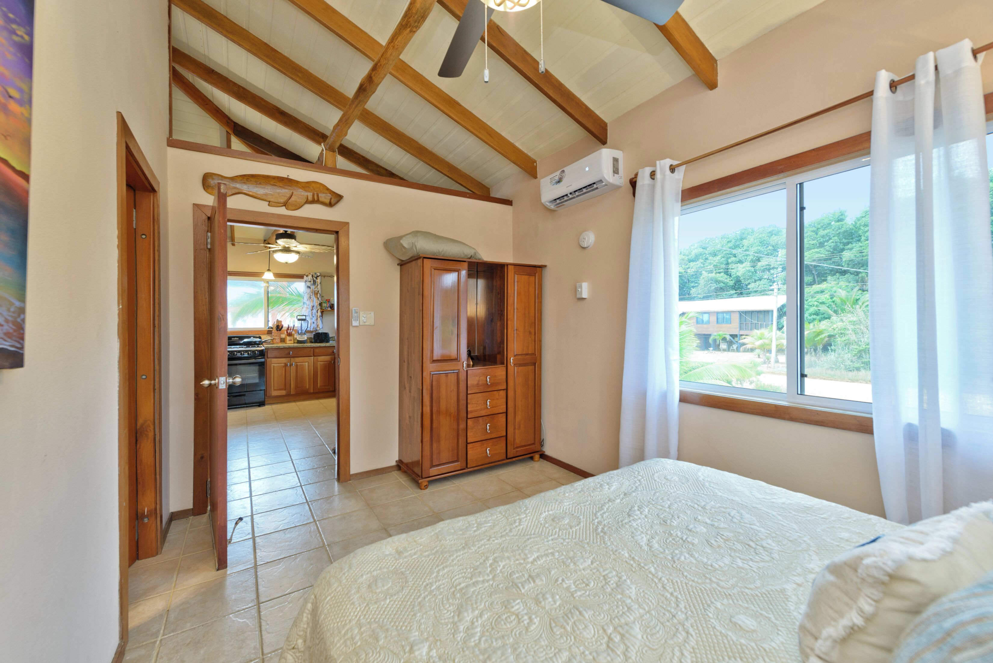 2 室のベッドルーム、セーフティボックス (室内)、遮光カーテン、アイロン / アイロン台