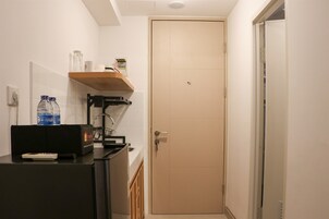 Lägenhet | Eget kök | Stort kylskåp, spishäll och grytor/köksredskap