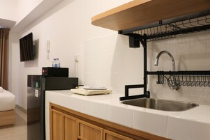 Lägenhet | Eget kök | Stort kylskåp, spishäll och grytor/köksredskap