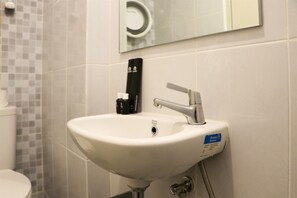 Departamento | Baño | Regadera y toallas 
