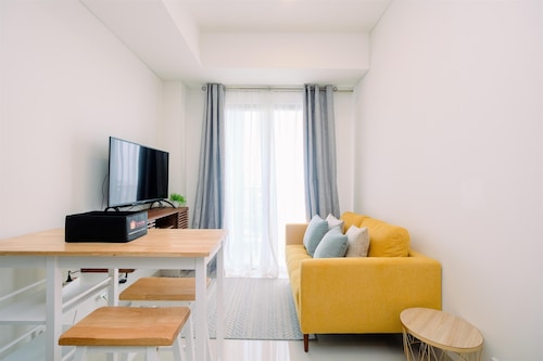 Modern Look And Comfy 2Br At Vasaka Solterra Apartment