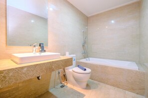 Departamento | Baño | Regadera y toallas 