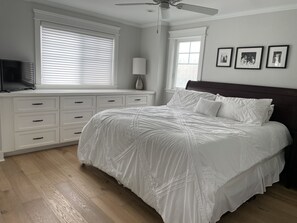 4 bedrooms, bed sheets