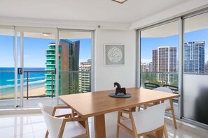 Dining - 12F Peninsula Summary (Surfers Paradise)