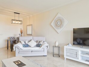 TV, DVD player - Lovely apartment for 6 people with pool, A/C, WIFI, TV, terrace and pets allowed (Benahavís)