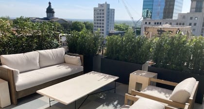 Stylish suite DOWNTOWN with FREE parking and a GYM