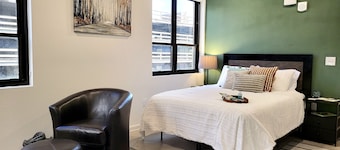 Stylish suite DOWNTOWN with FREE parking and a GYM