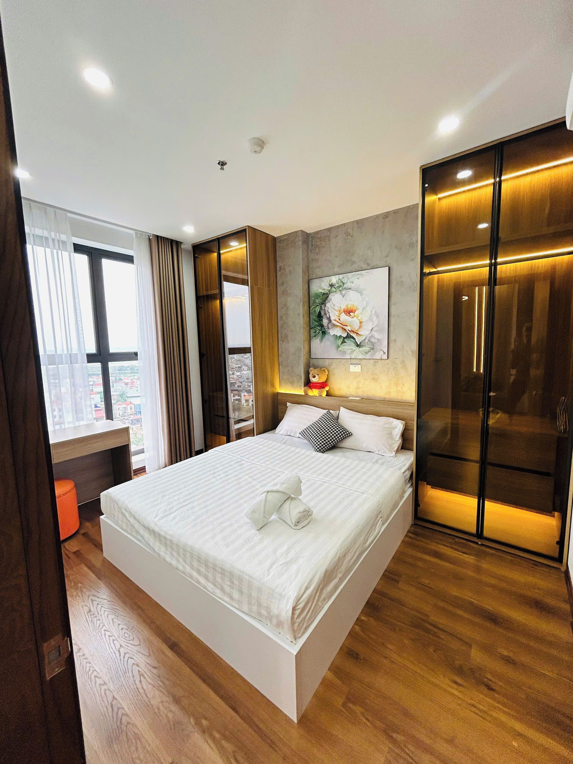Luxury Apartment | Premium bedding, down duvets, individually decorated