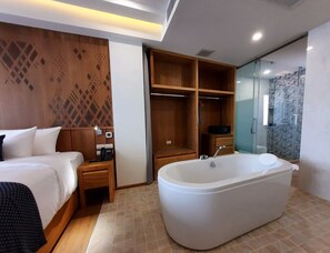 1 habitación, caja de seguridad en la habitación y escritorio 