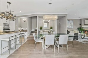 Dining - Lux Tri Level Home Rooftop Jacuzzi Jetliner Views (San Diego)