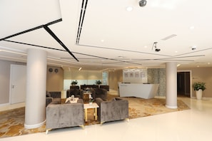 Coin salon dans le hall