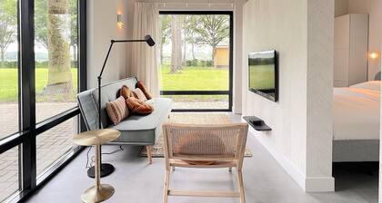 Maison forestiĂšre avec grand jardin